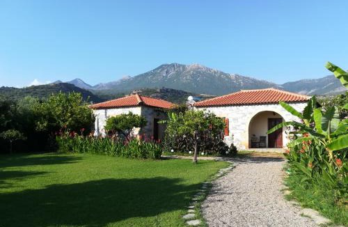 Lefktron House | Stoupa's Paradise