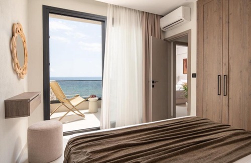 Psakoudia House | Strovilla Astraea Beachfront Villas with Private Pool