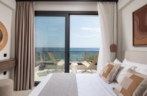 Psakoudia House | Strovilla Astraea Beachfront Villas with Private Pool