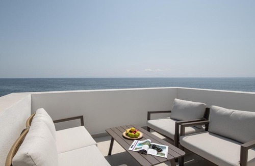 Psakoudia House | Strovilla Astraea Beachfront Villas with Private Pool