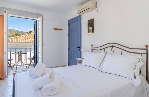 Paleopolis Apartment | Studio Apartment 'Captain's Nest' with Private Terrace, Wi-Fi and Air Conditioning