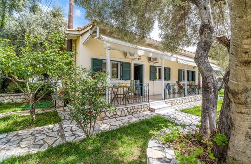 Agios Ioannis Apartment | Studio Apartment "Virginia Studio 1" with Mountain View, Shared Terrace & Wi-Fi