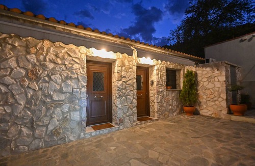 Fourka House | Studio with Garden View
