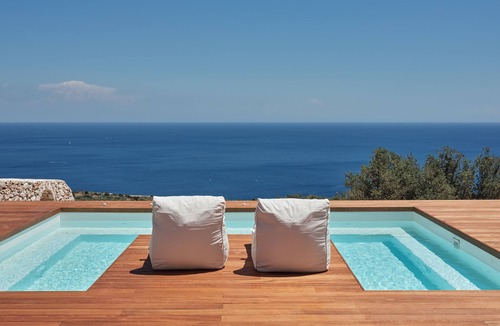 Akrotiri Villa | Stunning Villa-HEATED POOL,Jacuzzi.Walking distance to beach, shops & tavernas