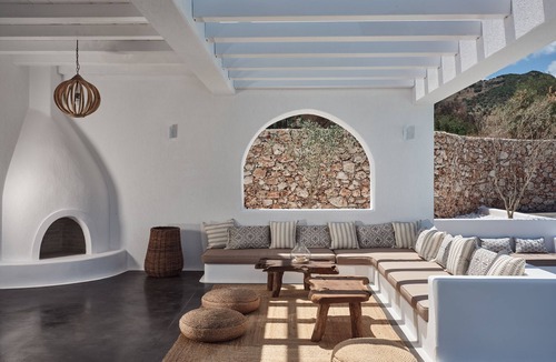 Akrotiri Villa | Stunning Villa-HEATED POOL,Jacuzzi.Walking distance to beach, shops & tavernas