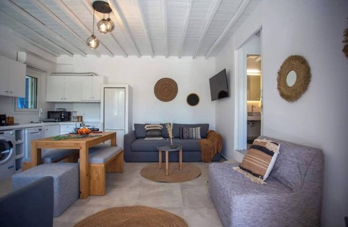Ornos Apartment | Stylish 1BR Apt Beach 300 m Shared Pool