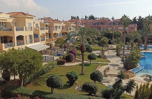 Paphos Apartment | Stylish 2BR in Limnaria Gardens and short walk to beach, shops & Paphos Harbour