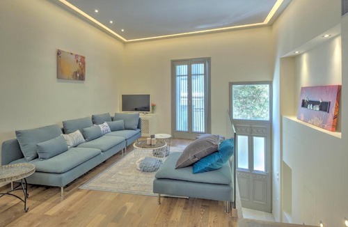 Plaka Apartment | Stylish and cozy house in Athens, Plaka