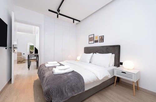 Glyfada Apartment | Stylish Apartment in Athens Riviera with Outdoor Patio