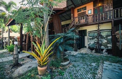 Si Racha Hostel | Suankaew​ art​ hostel​