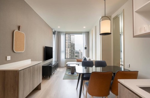 Bangkok Central Business District Condo | Sukhumvit 24/2 BR/Breakfast/Monthly