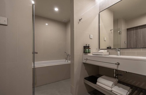 Bangkok Central Business District Condo | Sukhumvit 24/2 BR/Breakfast/Monthly