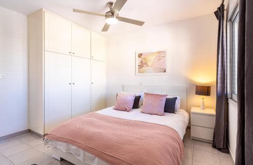 Universal Apartment | Summer Breeze holiday apartment with pool