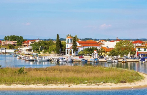 Keramoti Boat Rental | Sun-Kissed Sailing Adventure in Egeo Norte - Islas Griegas