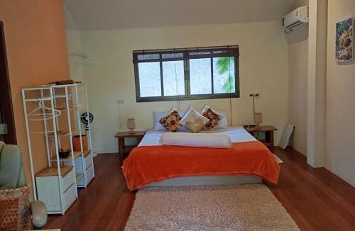 Haad Yao House | Sunflower Cottage Tracy Island Had Yao Bay