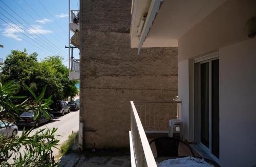 Nea Iraklia Apartment | Sunny 2BR Apartment Iraklia