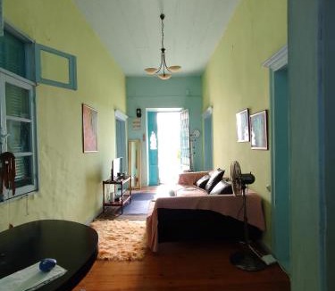 Kinosargous Apartment | Sunny apartment next to the Acropolis