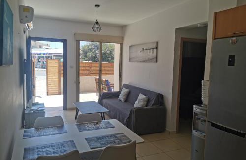 Pernera Apartment | Sunny coast apartment by the sea