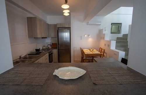 Kea House | Sunrise stone villa with Jacuzzi