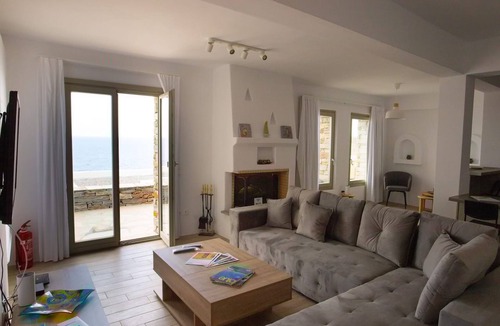 Kea House | Sunrise stone villa with Jacuzzi