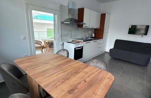 Perea Apartment | Sunset Apartment A-3