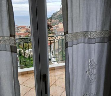 Kiparissia House | Sunset Balcony