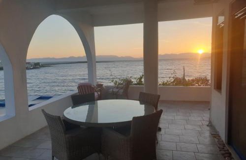 Archangelos House | Sunset Holiday House