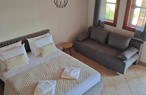 Palaiopoli House | Sunset Rooms