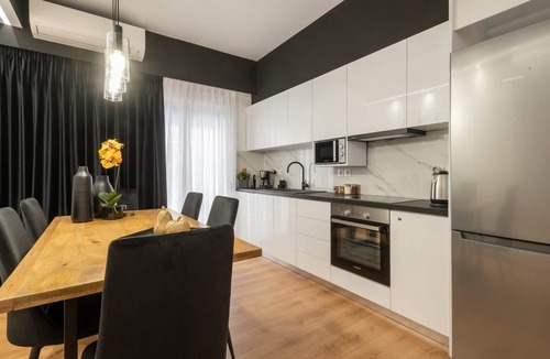 Kinosargous Apartment | Superb Athens Apartment | Apartment Kron | 3 Bedrooms | City View