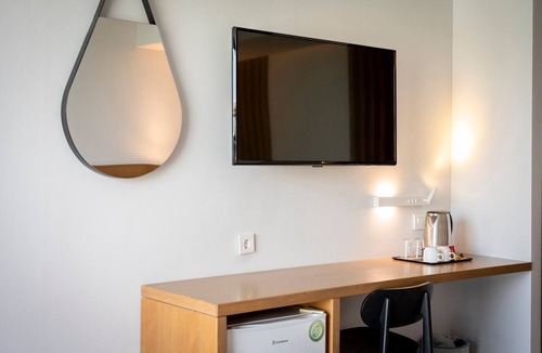 Psalidi Apartment | Superior Double Room with Swim-up Sharing Pool – Inland View
