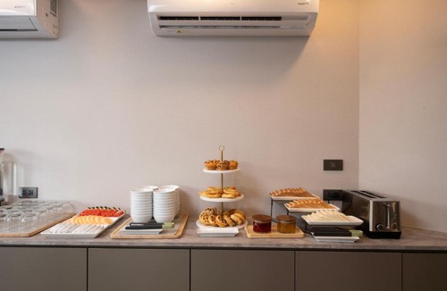 Suan Luang Hotel | SureStay Plus by Best Western Ramkhamhaeng Airport Rail Link Bangkok