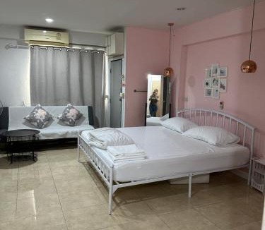 Huai Khwang Apartment | Sweet Honey Tossed Private Condo