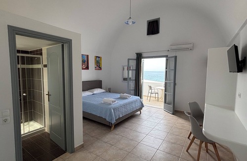 Kamari House | Tarelis Beach Apartments & Studios