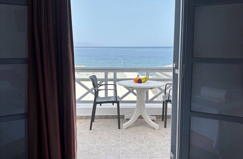 Kamari House | Tarelis Beach Apartments & Studios