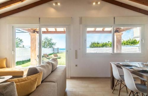 Molos House | Terracotta beach house