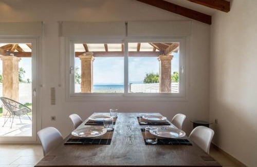 Molos House | Terracotta beach house
