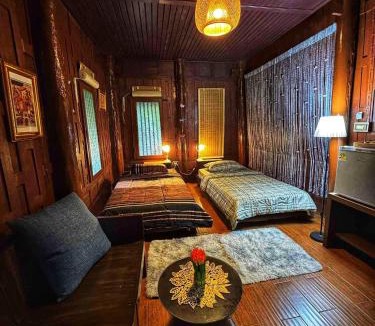 Bang Lamung Hotel | Thai Classic House Rimtalay