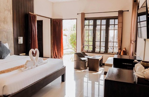 Sukhothai House | Thanawong Pool Villa