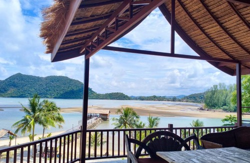 Klong Son Resort | The Aiyapura Koh Chang - Complimentary Paddleboarding