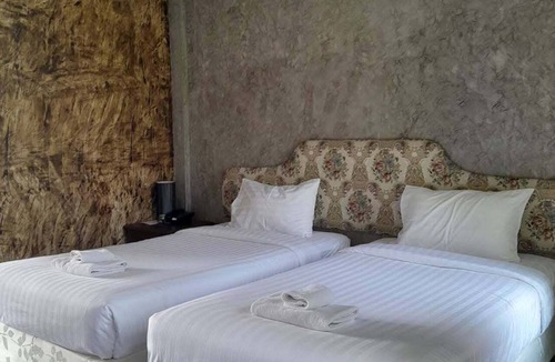 Phitsanulok Hotel | THE AIYARARIN RESORT