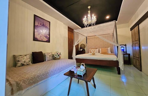 Nakhon Chum Hotel | The Antique Riverside