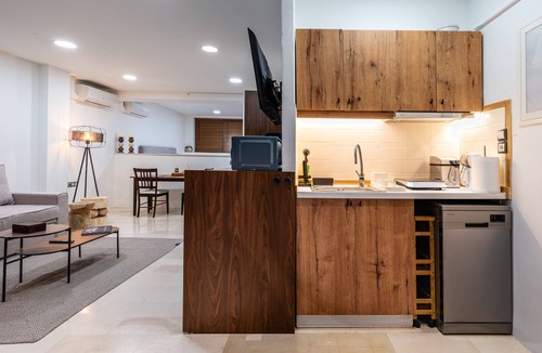 Pangrati Apartment | The Apex Boutique Studio with Private Terrace, Wi-Fi, and Air Conditioning