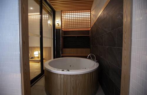 Phuket Hotel | The Arch Phuket Hotel