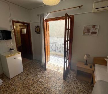 Lesvos Apartment | The Beehive 2