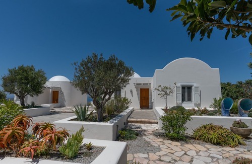 Santorini Villa | The Dome House Retreat: a Caldera Estate