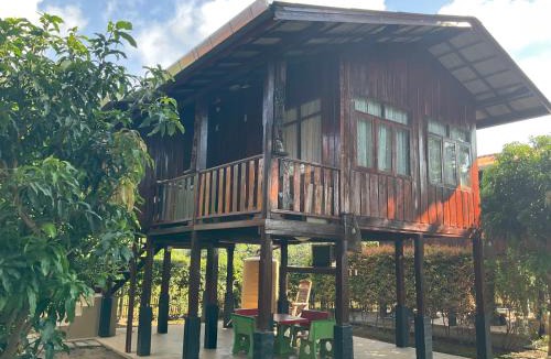 San Pa Thong Hotel | The Elephant House and Bungalows