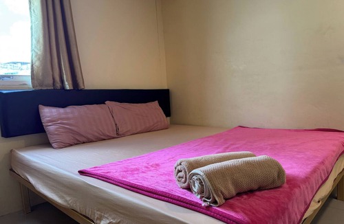 Chana Songkhram Hotel | The House Hostel