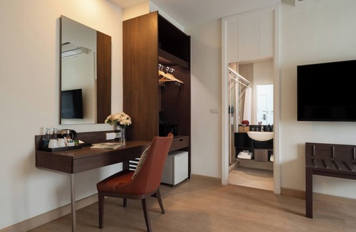 Ploenchit Hotel | The Legacy Hotel Nana Sukhumvit, Aspira Collection
