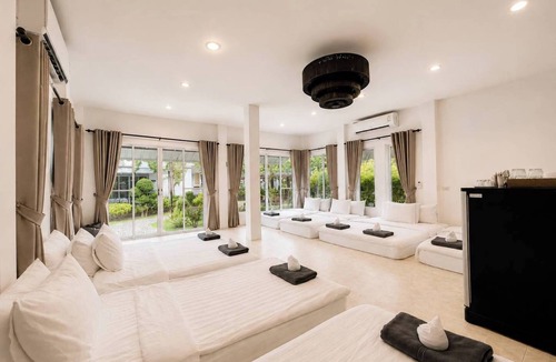 Koh Lan Resort | The Light House Resort - Kohlarn