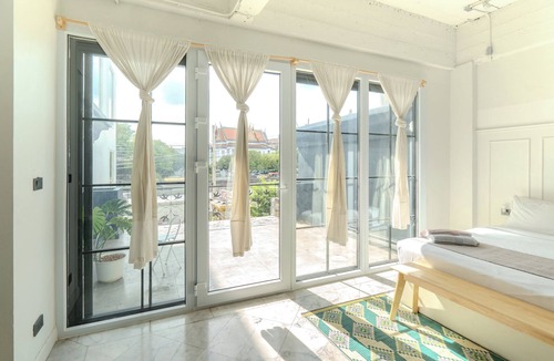 Chana Songkhram Hotel | The Local Khaosan Bangkok
